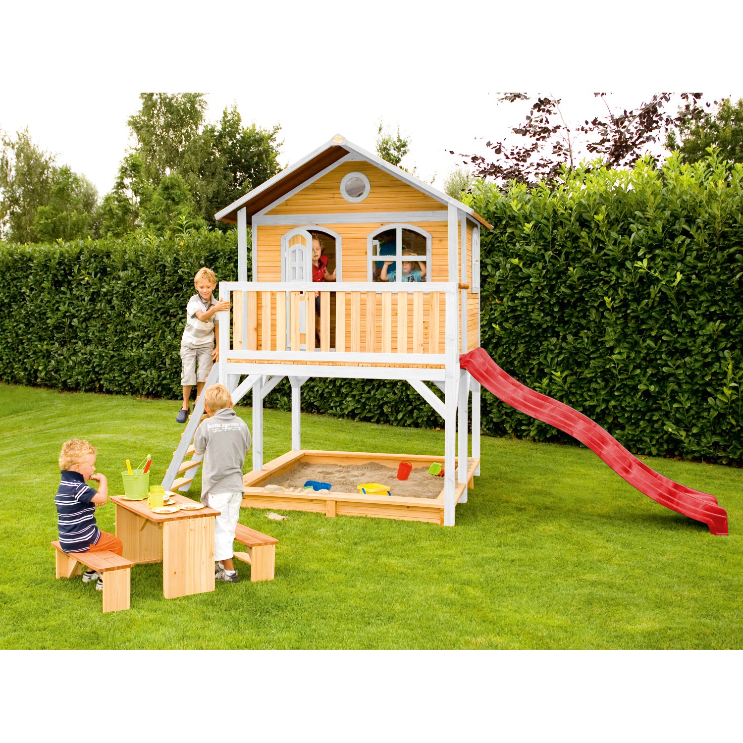 Axi Marc Spielhaus Braun - Weiß mit Roter Rutsche 212 x 432 x 293 cm