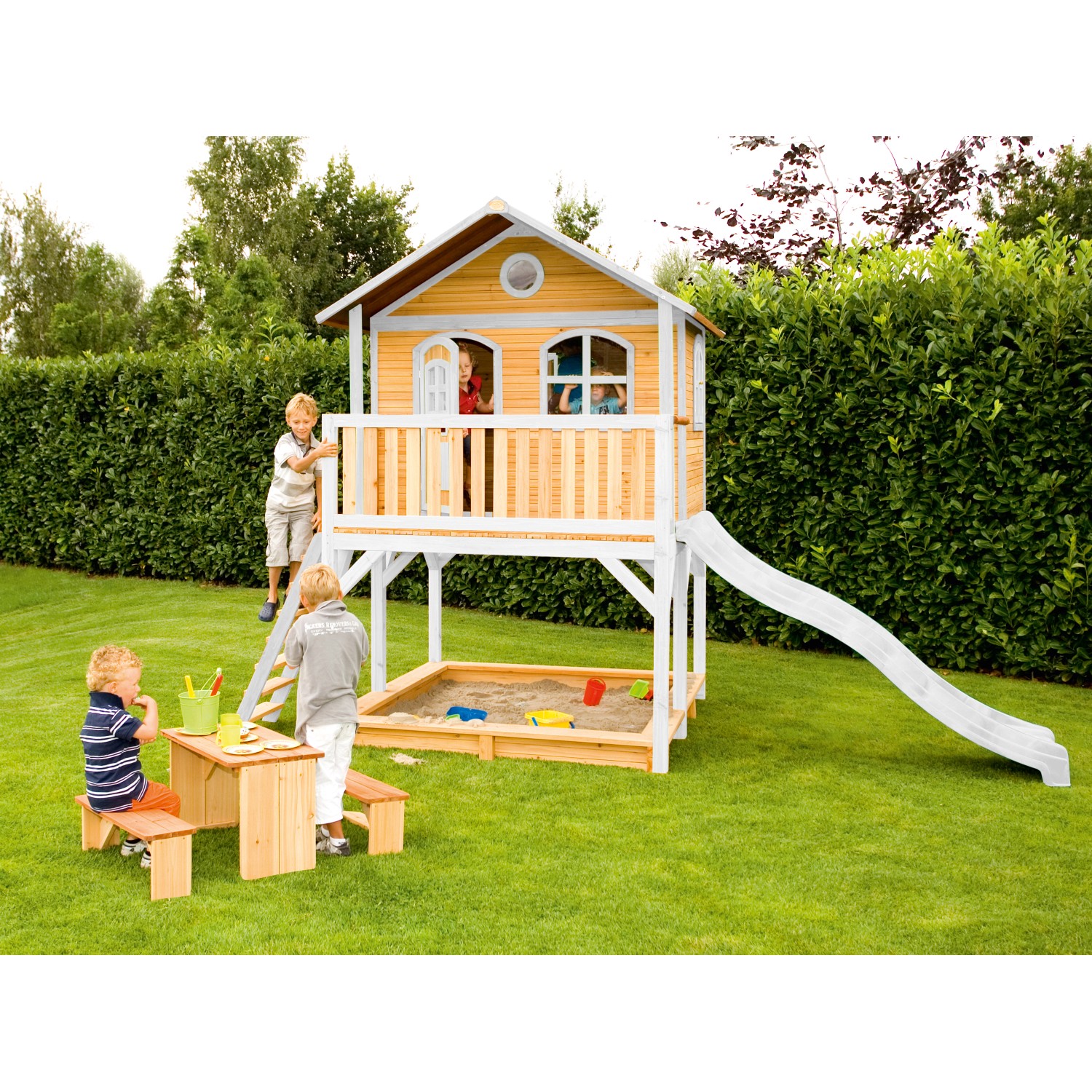 Axi Marc Spielhaus Braun - Weiß mit Weißer Rutsche 212 x 432 x 293 cm