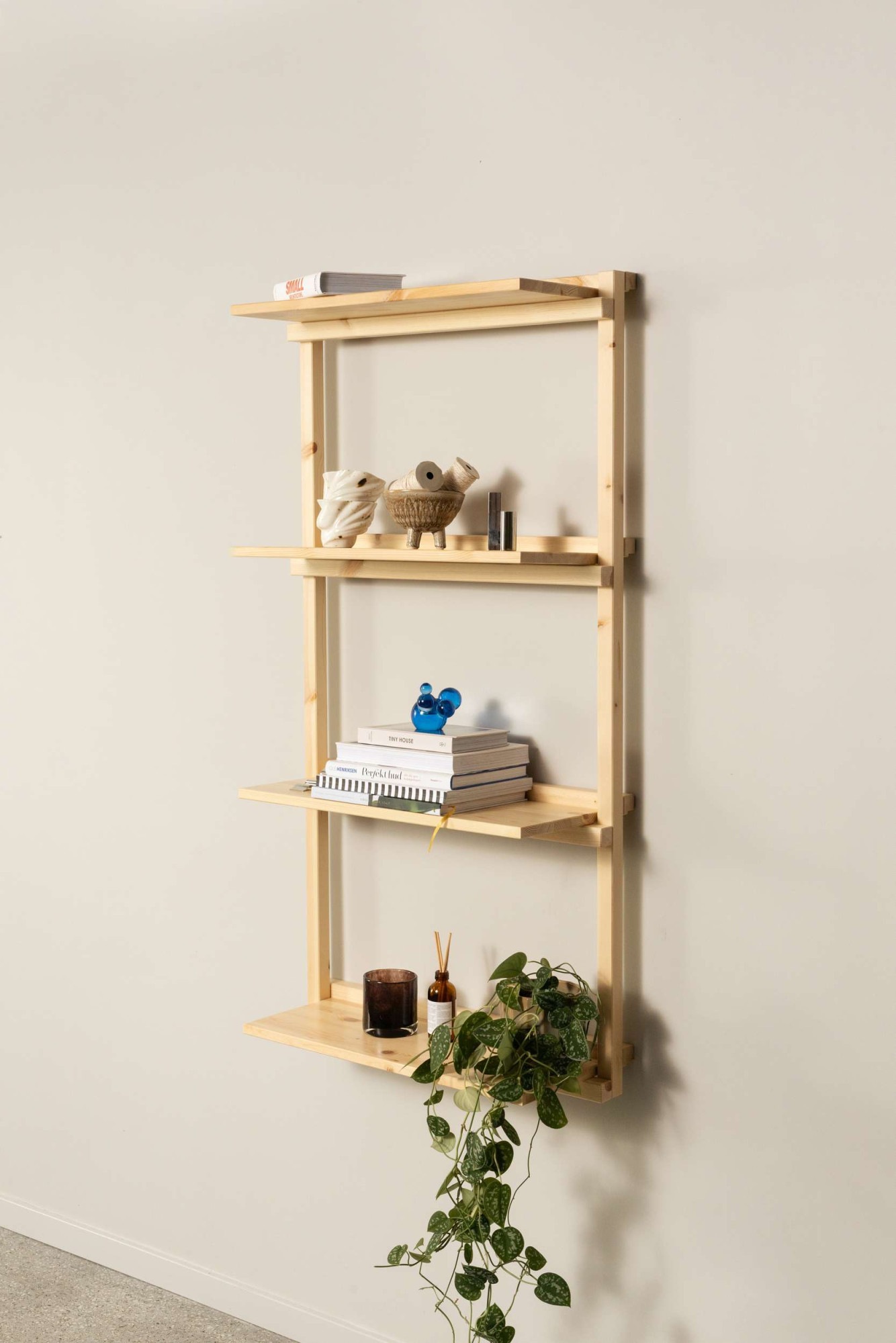 Karup Design Wandregal »Groove Shelving Narrow, Wandregal, Aufbewahrung, Deko, Platzsparend« (B/H/T ca: 66x25,5x127cm), inkl. 4 Abnehmbare Regalböden aus FSC®-zertifiziertem Massivholz