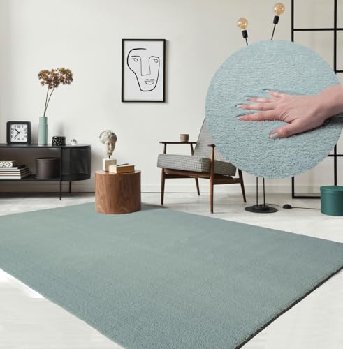 the carpet Relax Moderner Flauschiger Kurzflor Teppich, Anti-Rutsch Unterseite, Waschbar bis 30 Grad, Super Soft, Felloptik, Blau, 140 x 200 cm