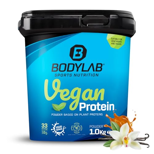 Bodylab24 Vegan Protein Vanille-Karamell 1000g, 100% veganes Proteinpulver aus Ackerbohnen, Erbsen- und Kürbiskernprotein, mit 80g Eiweiß je 100g Pulver, ideal für den Muskelaufbau und -erhalt