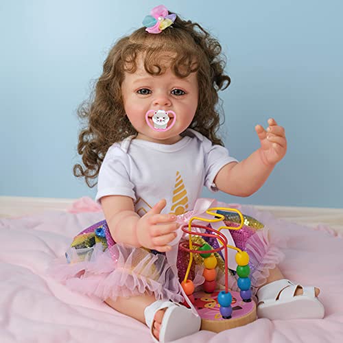 MineeQu 22Zoll lebensechtes süßes Lächeln verwurzeltes lockiges Haar Silikon-Vinyl-Ganzkörper-Reborn-Babypuppen Echt Aussehen Realistische Neugeborene Kleinkind Dolls mit Zähnen Spielzeug Geschenkset