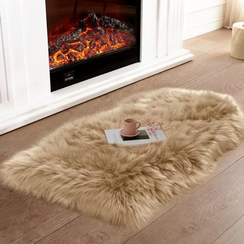 JXLOULAN Faux Lammfell Schaffell Teppich Hellbraun 40x60 cm, Weicher Flauschiger Teppich Wohnzimmer Deko, Longhair Fell Lammfellimitat Carpet für Stühle Sofa Schlafzimmer Kinderzimmer