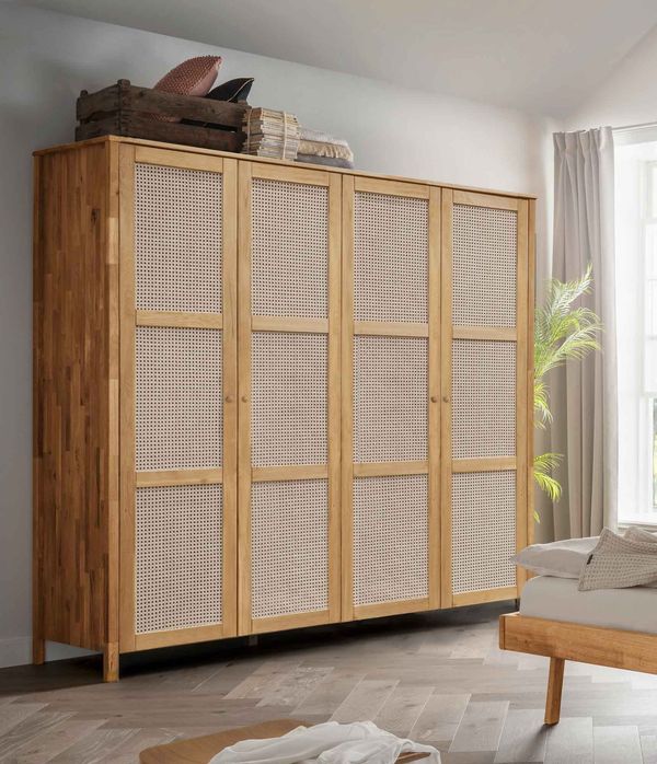 HOMELIV. Drehtüren-Kleiderschrank Faye Eiche Massivholz mit Wiener Geflecht H 202 cm