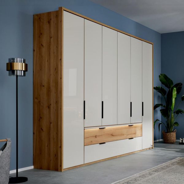Interliving Drehtüren-Kleiderschrank 1034 Eiche Dekor mit Glasfront und Schubladen